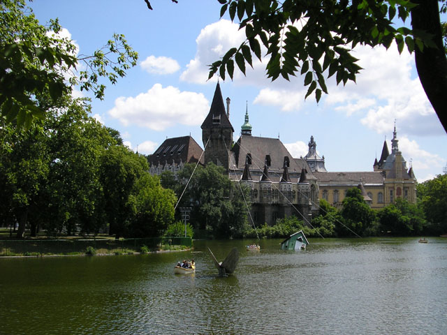 10 Budapešť, Městský lesík (Városliget) - hrad Vajdahunyad, 05.07.11